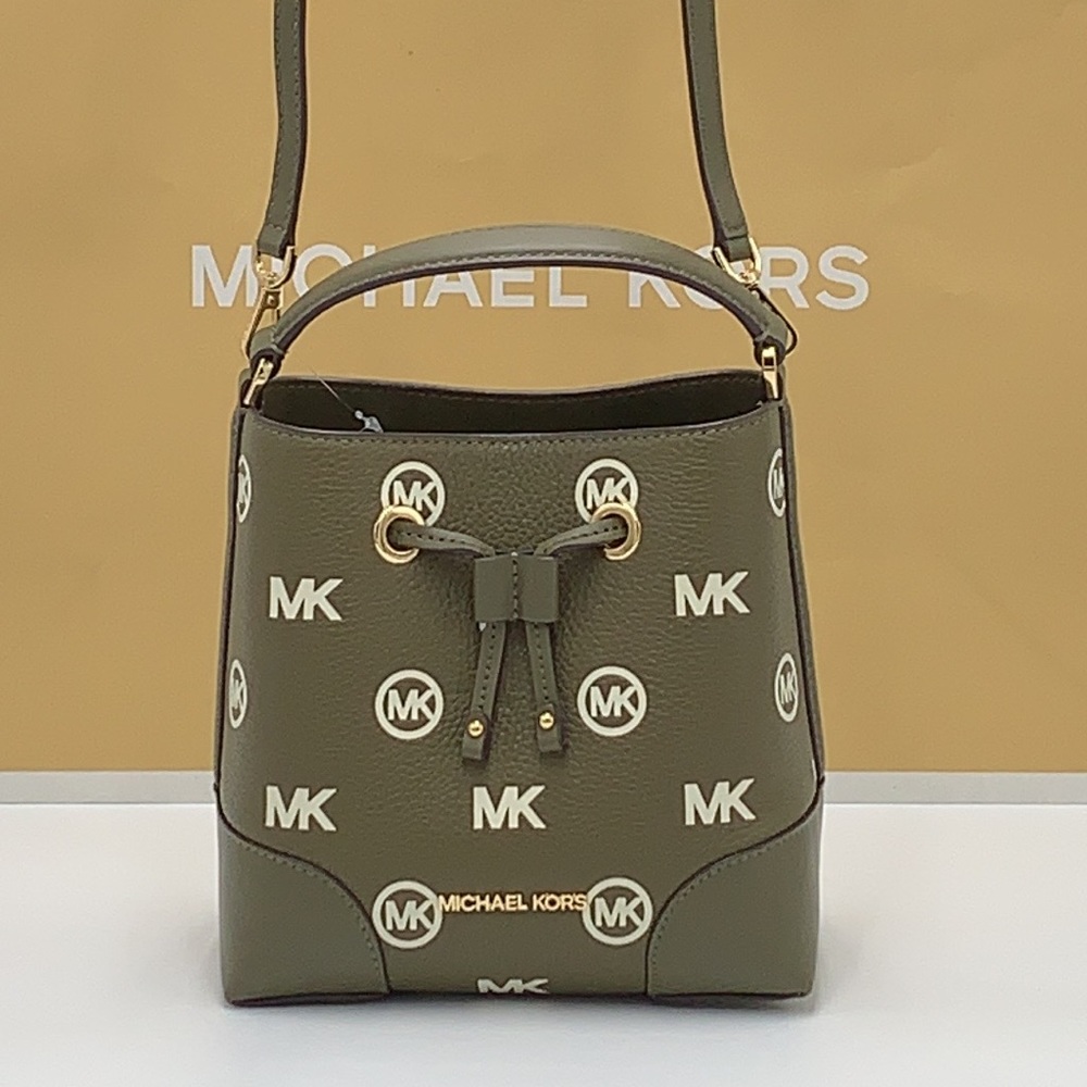 MICHAEL KORS
Mercer Small Logo Embossed Leather
Bucket Bag OLIVE COLOR - Picture 5 of 15